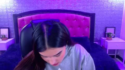 natalie  online show from November 2025 03:49:02 AM