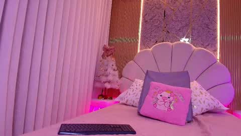 Natasha online show from November 2025 07:15:01 PM