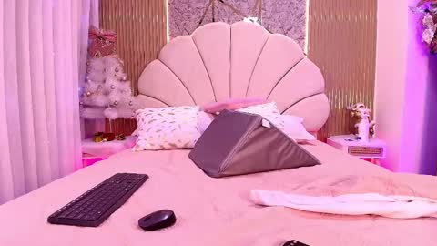 Natasha online show from November 2025 07:38:01 PM