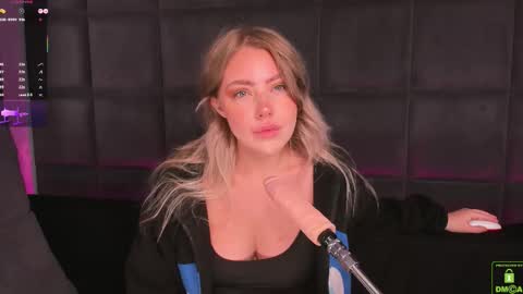 Snapshot of natehalll chatting on November 2025 11:02:01 AM NATE online show from November 2025 11:02:01 AM