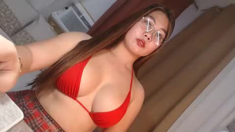 Snapshot of nathalie_hart chatting on May 2026 03:01:02 AM Queen Marga online show from May 2026 03:01:02 AM