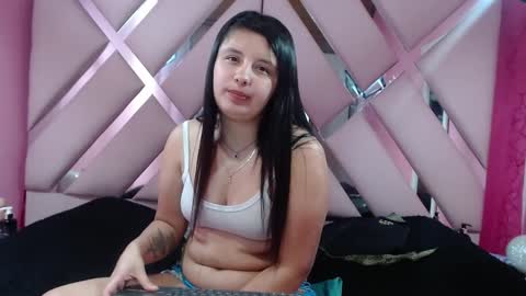 Snapshot of nathaly_low chatting on January 2025 06:01:01 AM nathaly low online show from January 2025 06:01:01 AM