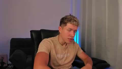 Nathan online show from November 2025 08:08:01 PM