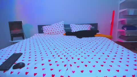 Tisha online show from November 2025 01:54:02 PM