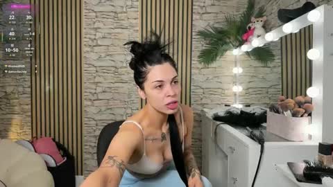 NATTY FIERROS online show from November 2025 07:05:02 PM