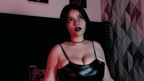 Snapshot of naturaltitss_ chatting on September 2025 07:50:02 PM Gwen online show from September 2025 07:50:02 PM