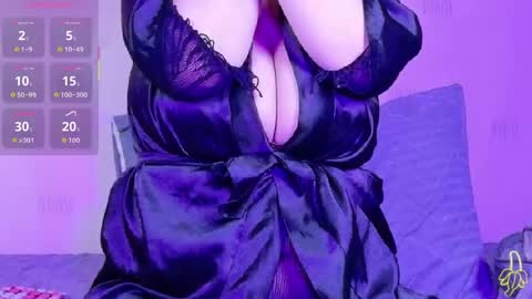 Snapshot of naturaltitss_ chatting on April 2026 02:43:02 PM Gwen online show from April 2026 02:43:02 PM