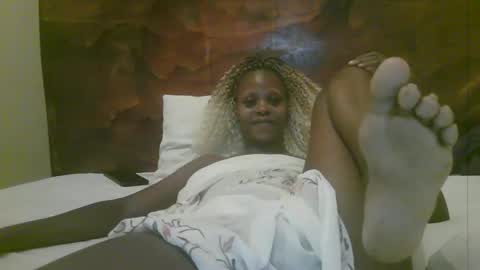 Snapshot of naughty_babe000 chatting on May 2026 06:32:03 AM alisha online show from May 2026 06:32:03 AM