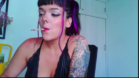 Snapshot of naughty_em_17 chatting on May 2026 05:40:02 PM Em please help me reach 100 thumbs up 3 online show from May 2026 05:40:02 PM