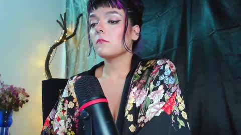 Snapshot of naughty_em_17 chatting on June 2026 01:28:02 AM Em please help me reach 100 thumbs up 3 online show from June 2026 01:28:02 AM