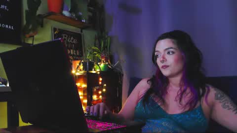 Snapshot of naughty_em_17 chatting on June 2026 05:50:02 AM Em please help me reach 100 thumbs up 3 online show from June 2026 05:50:02 AM