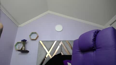 Kitten online show from January 2025 11:41:01 AM