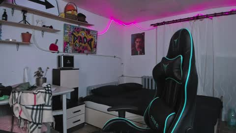 Nik online show from January 2025 02:18:01 PM