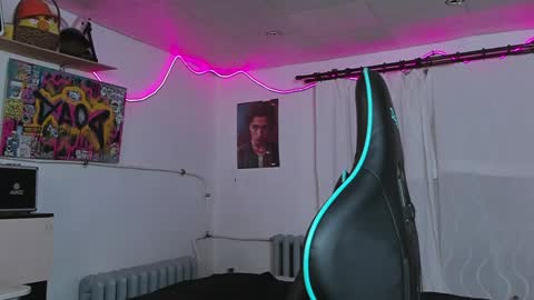 Nik online show from January 2025 04:09:01 PM