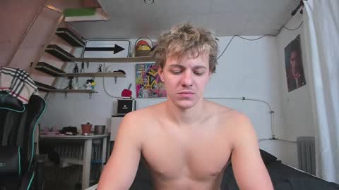 Nik online show from January 2025 12:23:01 PM