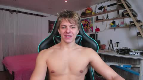 Nik online show from January 2025 06:28:01 PM