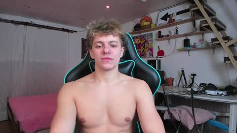 Nik online show from January 2025 09:04:02 PM