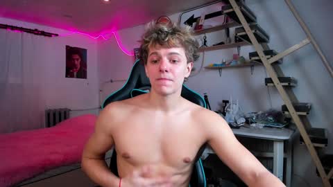 Nik online show from February 2025 07:33:01 PM