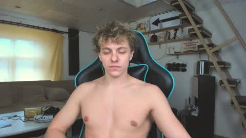 Nik online show from February 2025 01:32:01 PM