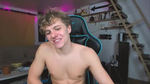 Nik online show from February 2025 04:35:01 PM