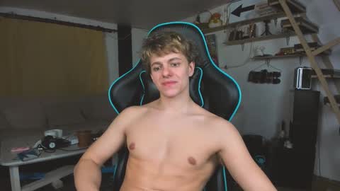 Nik online show from February 2025 06:43:02 PM