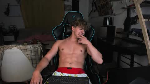 Nik online show from September 2025 07:16:01 PM