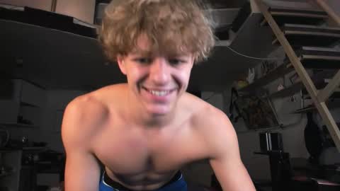 Nik online show from October 2025 03:54:01 PM