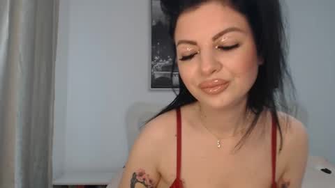 Snapshot of naughtymom666 chatting on December 2024 09:54:02 AM NaughtyMom online show from December 2024 09:54:02 AM