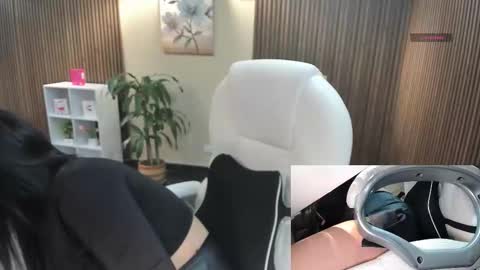         online show from October 2025 07:18:01 PM