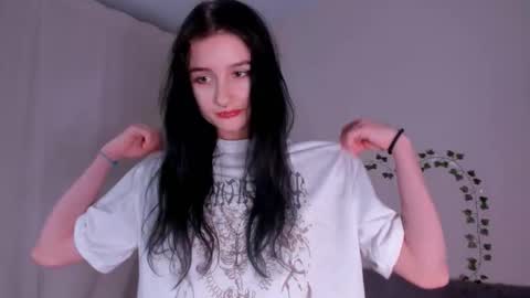 Snapshot of naya_mirel chatting on February 2026 03:00:01 PM Kira online show from February 2026 03:00:01 PM