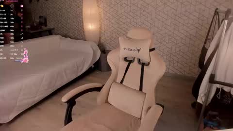 NayaValen online show from December 2025 03:55:01 AM