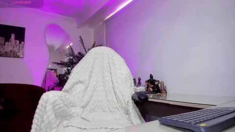 Hellen online show from October 2025 07:14:02 PM