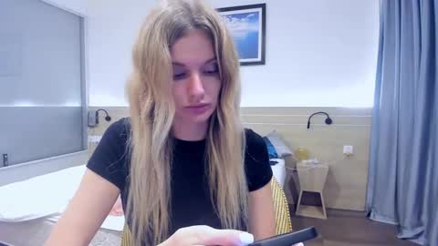 Snapshot of neighbours_love chatting on December 2024 04:49:01 PM neighbours_love online show from December 2024 04:49:01 PM