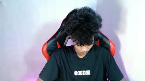 neil_asian69 online show from November 2025 10:39:02 AM