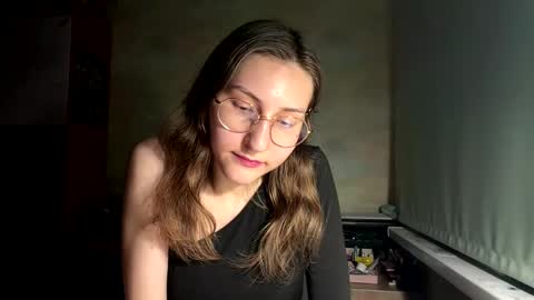 Snapshot of neliamerten chatting on May 2026 06:38:02 PM Mia online show from May 2026 06:38:02 PM