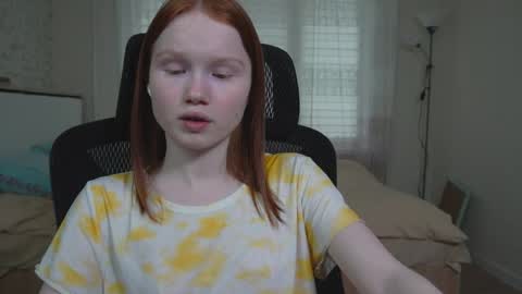 Snapshot of nellie_baby chatting on April 2026 02:15:02 PM Nellie online show from April 2026 02:15:02 PM