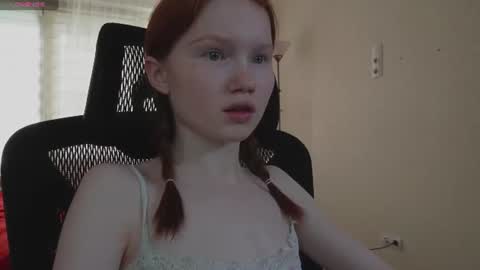 Snapshot of nellie_baby chatting on June 2026 05:34:02 AM Nellie online show from June 2026 05:34:02 AM