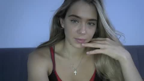 nelly_fortu online show from December 2025 10:33:01 AM