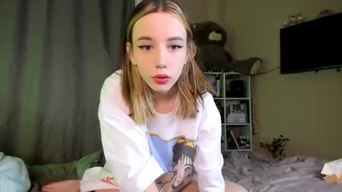 nelly_yy online show from January 2025 01:19:02 PM