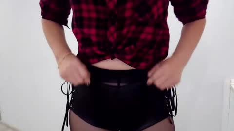 Snapshot of nerii11i chatting on November 2025 08:50:01 AM Crystal New online show from November 2025 08:50:01 AM