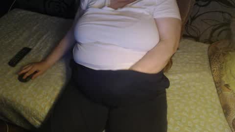 Snapshot of new_milf chatting on April 2026 03:43:01 AM Lilly online show from April 2026 03:43:01 AM