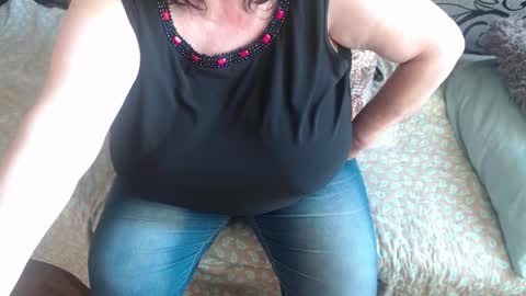 Snapshot of new_milf chatting on May 2026 04:39:01 AM Lilly online show from May 2026 04:39:01 AM