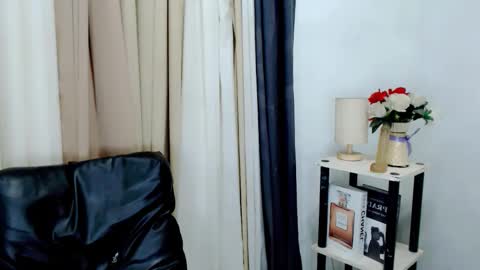 hottie nicole online show from February 2026 01:15:01 AM