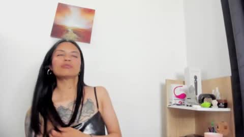 laura  online show from April 2026 02:09:02 AM