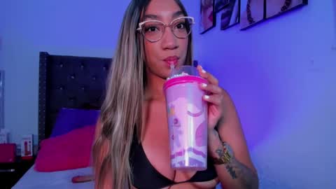 Nia online show from April 2026 09:59:02 PM