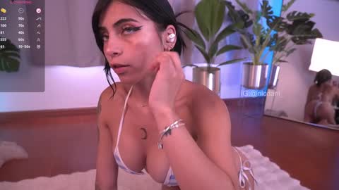 Snapshot of nicdani_1 chatting on January 2025 09:23:02 PM Dani 3 online show from January 2025 09:23:02 PM