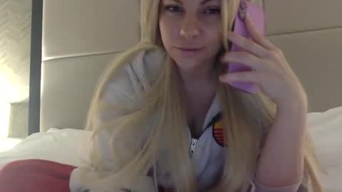 Snapshot of nicecolddrink2 chatting on April 2026 10:05:01 AM Amber online show from April 2026 10:05:01 AM
