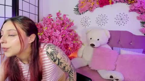 Snapshot of nickie_reed_ chatting on June 2026 09:46:01 PM nickie_reed_ online show from June 2026 09:46:01 PM