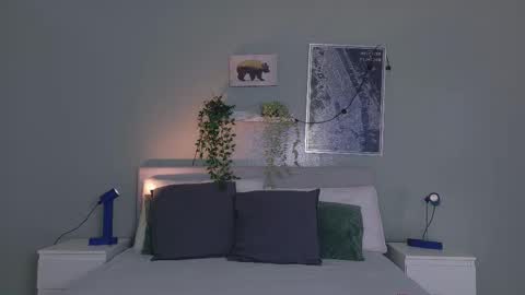 NICKI FOX  online show from November 2025 09:17:01 PM