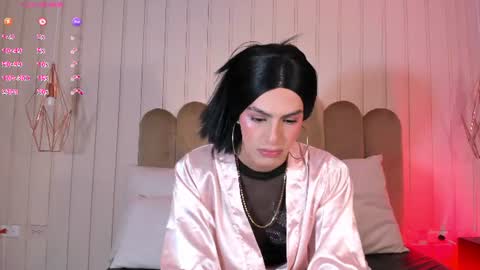 nickiwestt___ online show from June 2026 08:13:01 PM